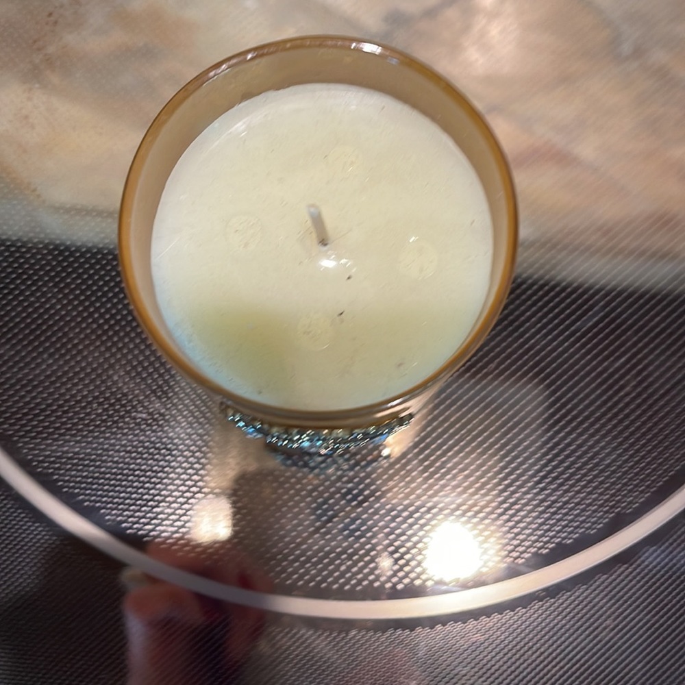 NWOT Adorably cute and classy vanilla scented candle w beautiful, delicate cross - Picture 2 of 7